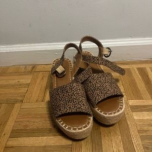 Universal Thread platform cheetah print sandals - size 7.5